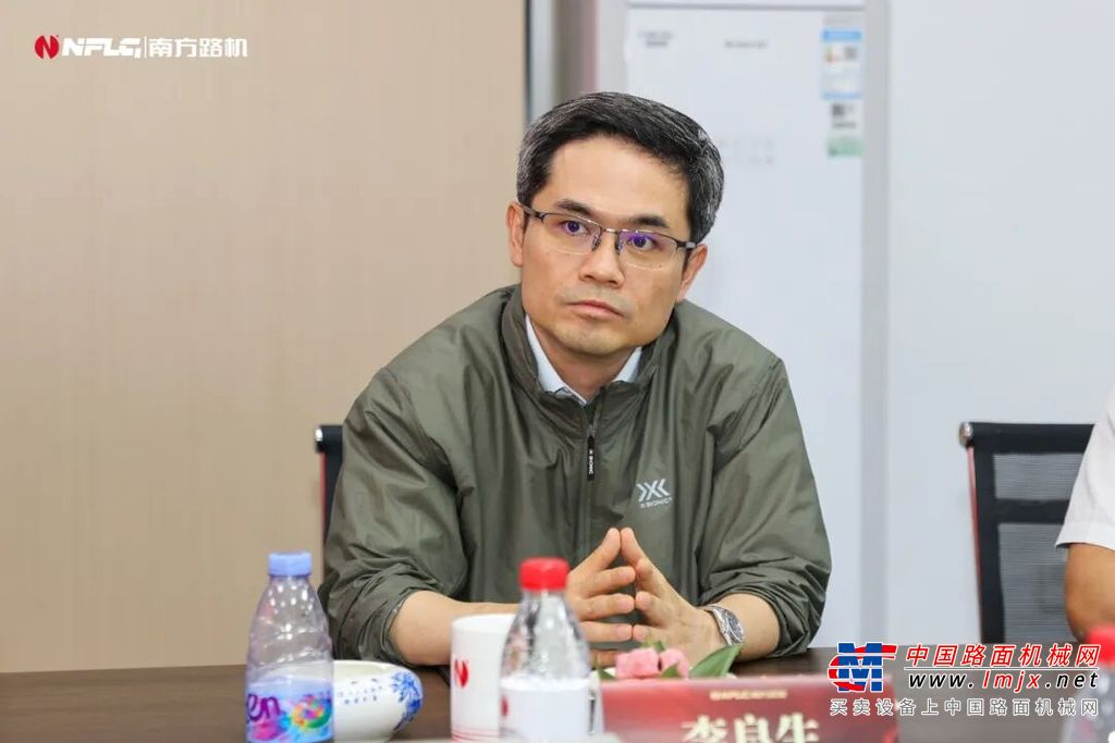 南方路机与广州市维新材举行战略合作签约仪式